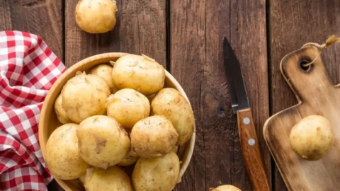 Questo incredibile trucco impedisce alle patate di germogliare